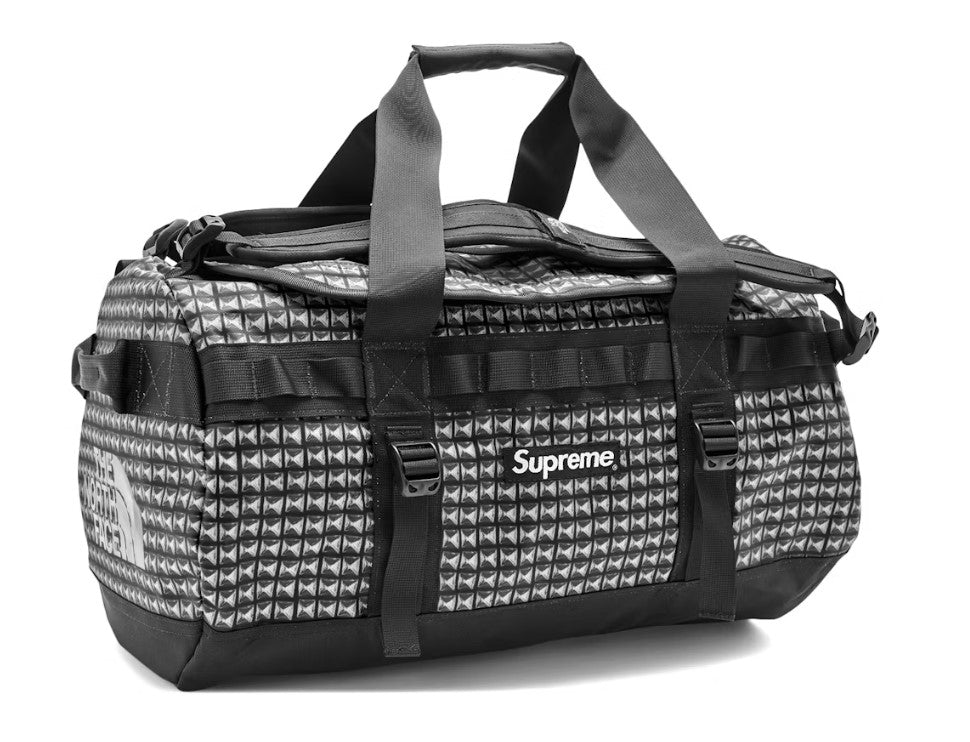 大容量タグ付　Supreme×THE NORTH FACE Duffle Bag Supreme The North Face Studded Small Base Camp Duffle Bag Black